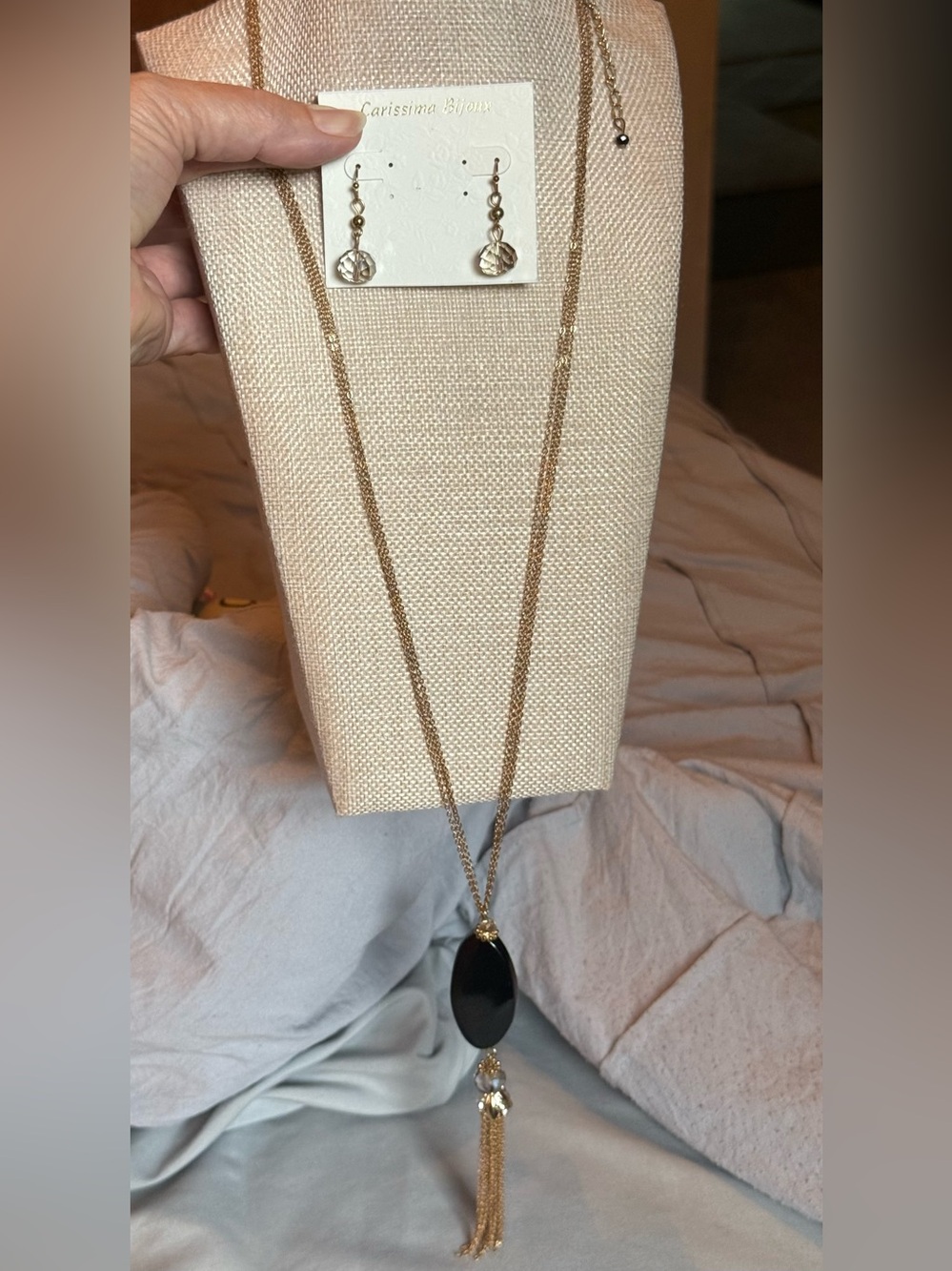 🦅NWT! Elegant Gold and Black Onyx Necklace & Earring Set